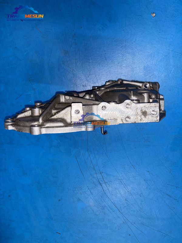 หน้าหลังของ K114 CVT Transmission Housing ด้วยหลุมปรับห้าหลุม สําหรับ 2019 รุ่น Toyota C-HR 2.0L CVT Transmission